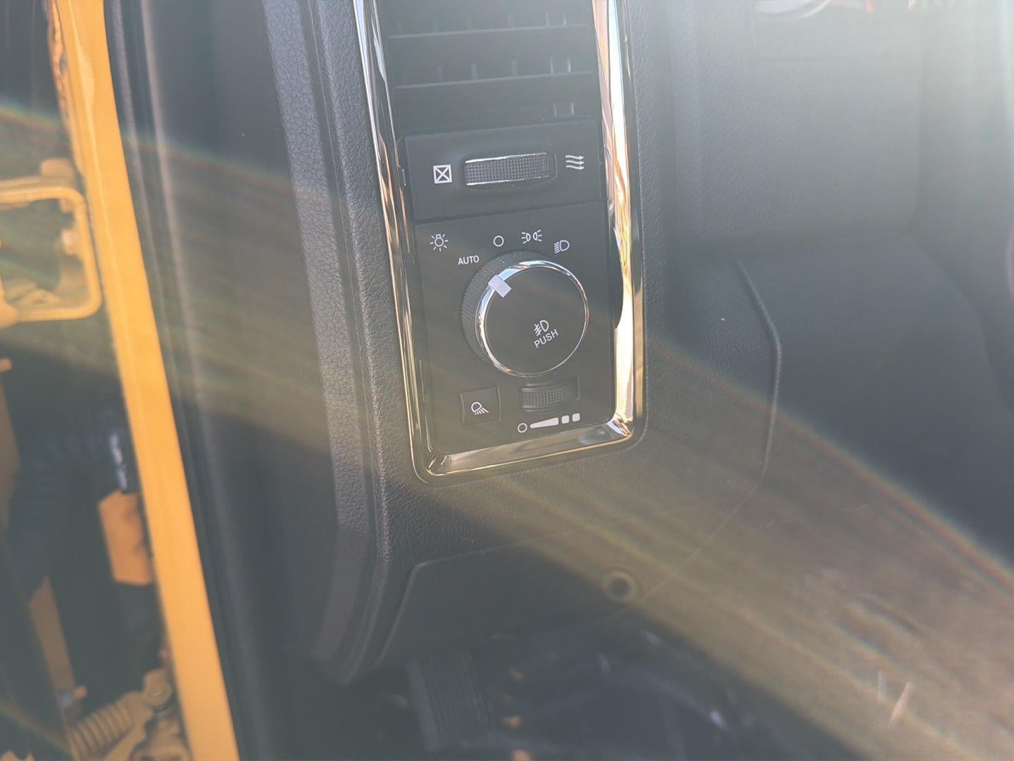 2016 RAM 1500 Sport 23