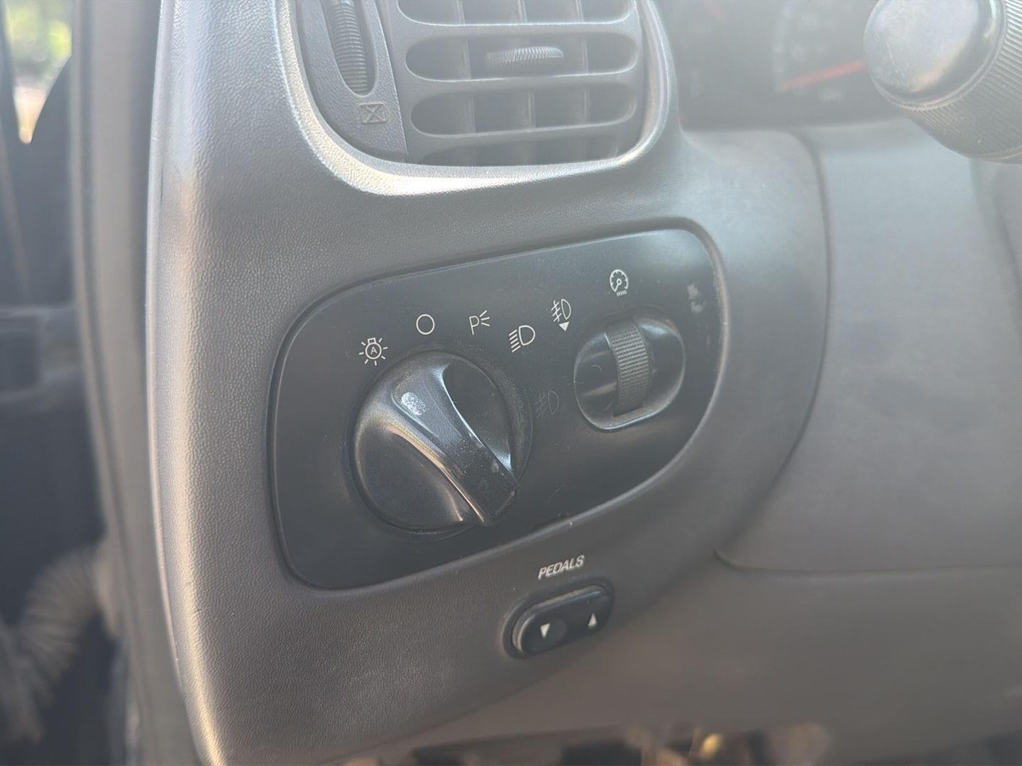 2002 Ford F-150 XLT