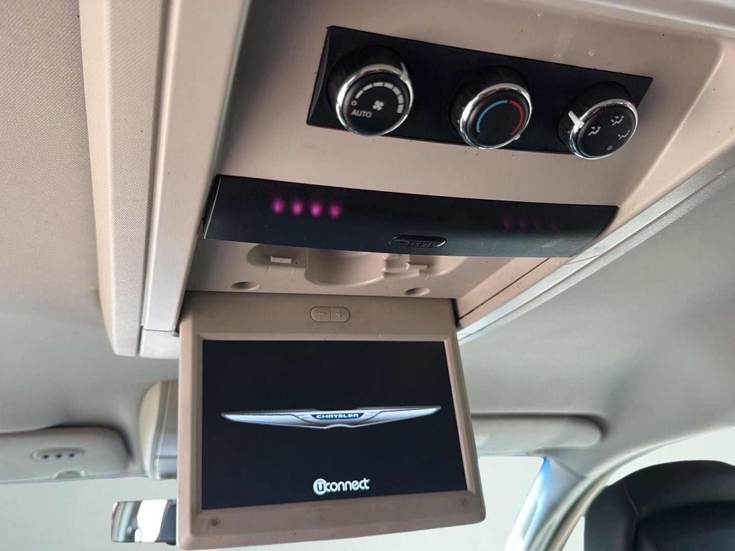 2014 Chrysler Town & Country Touring