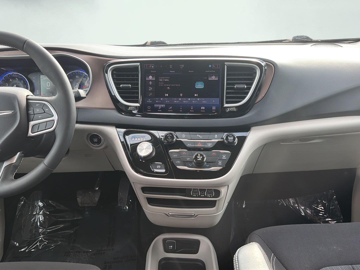 2024 Chrysler Voyager LX