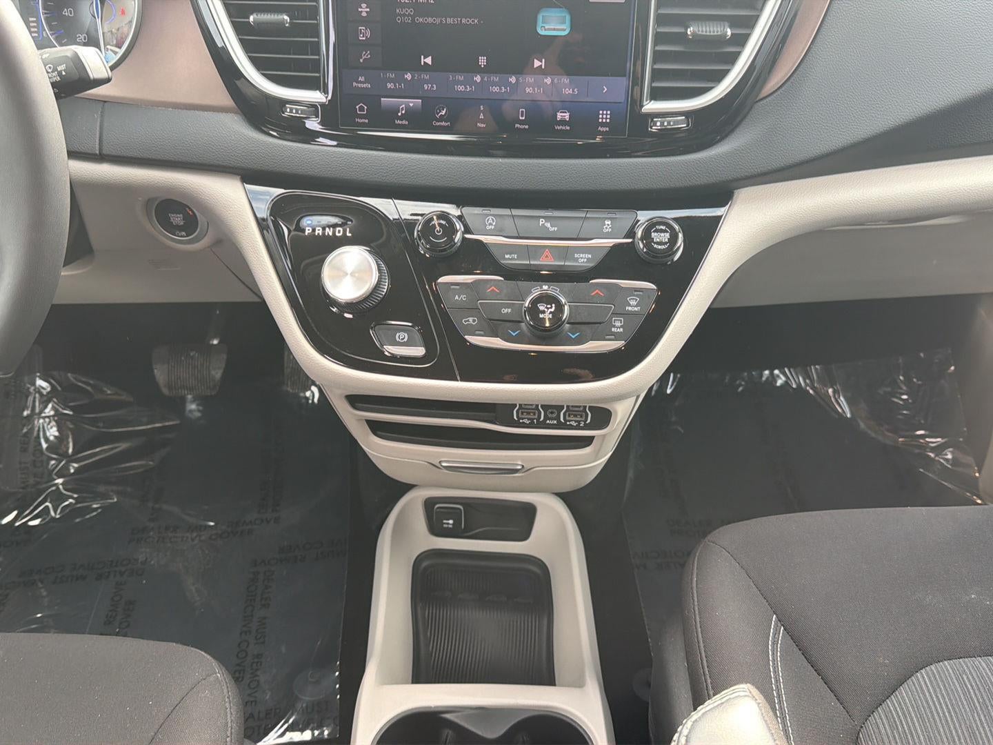 2024 Chrysler Voyager LX