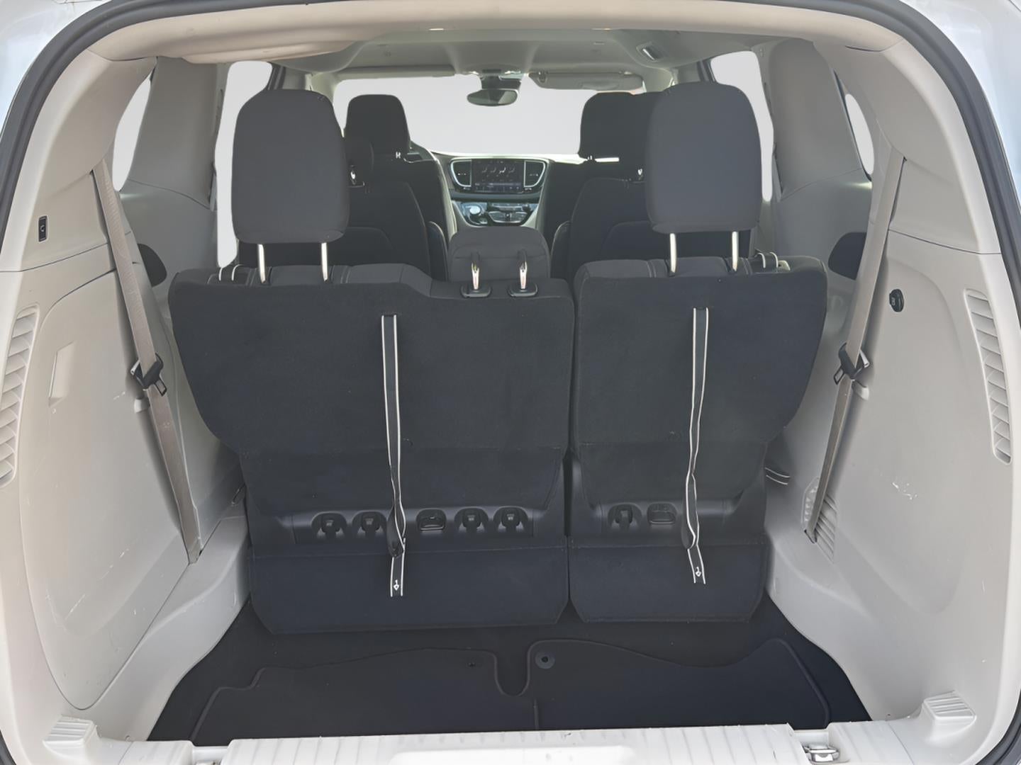 2024 Chrysler Voyager LX