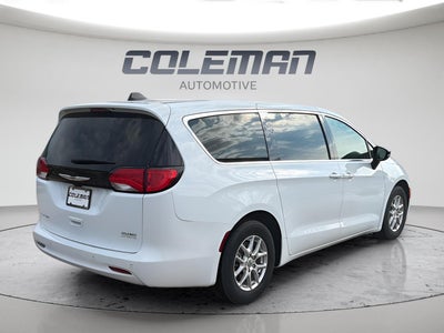2024 Chrysler Voyager LX