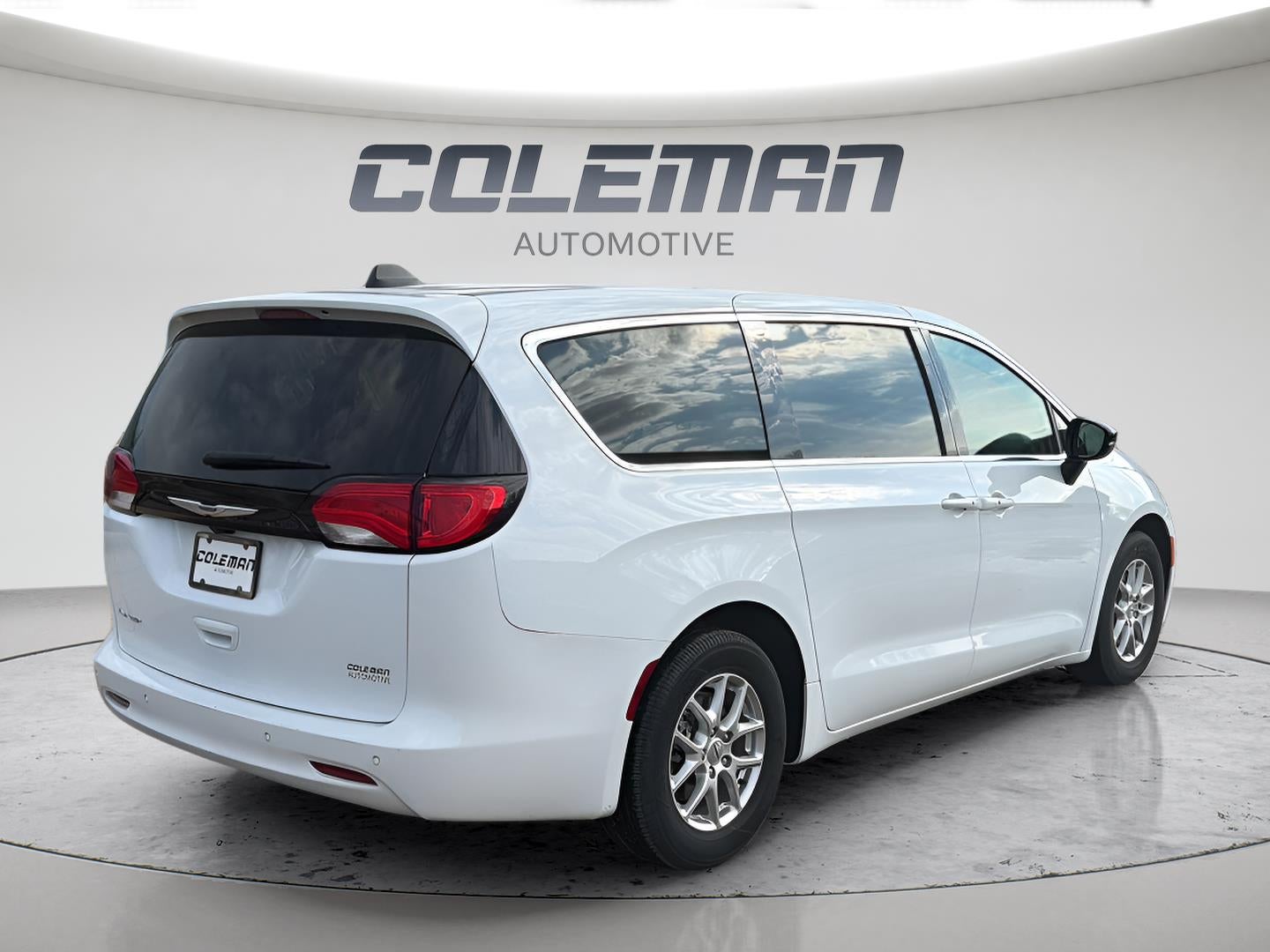 2024 Chrysler Voyager LX