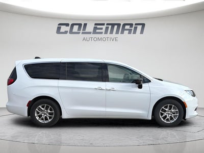 2024 Chrysler Voyager LX