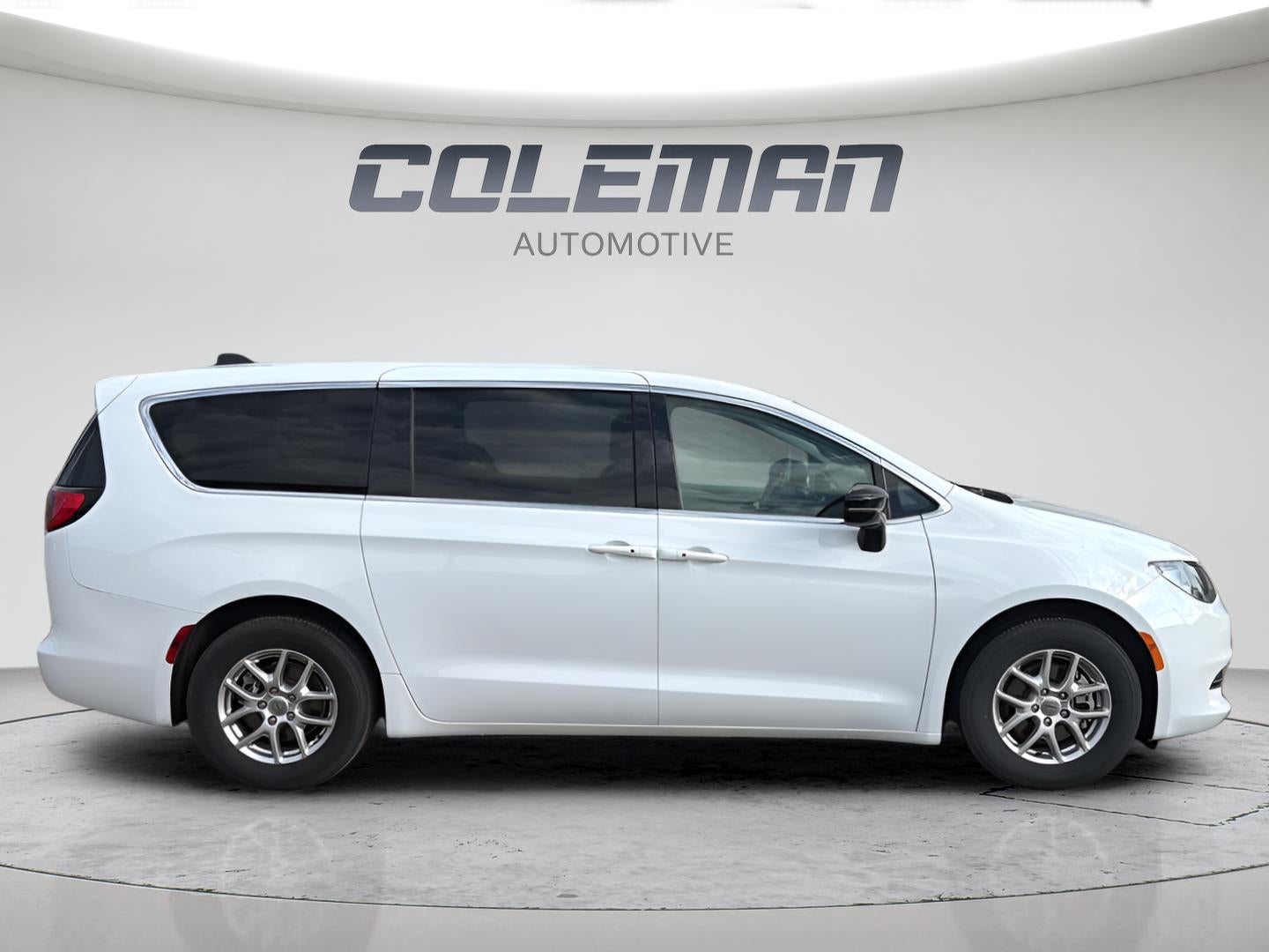 2024 Chrysler Voyager LX