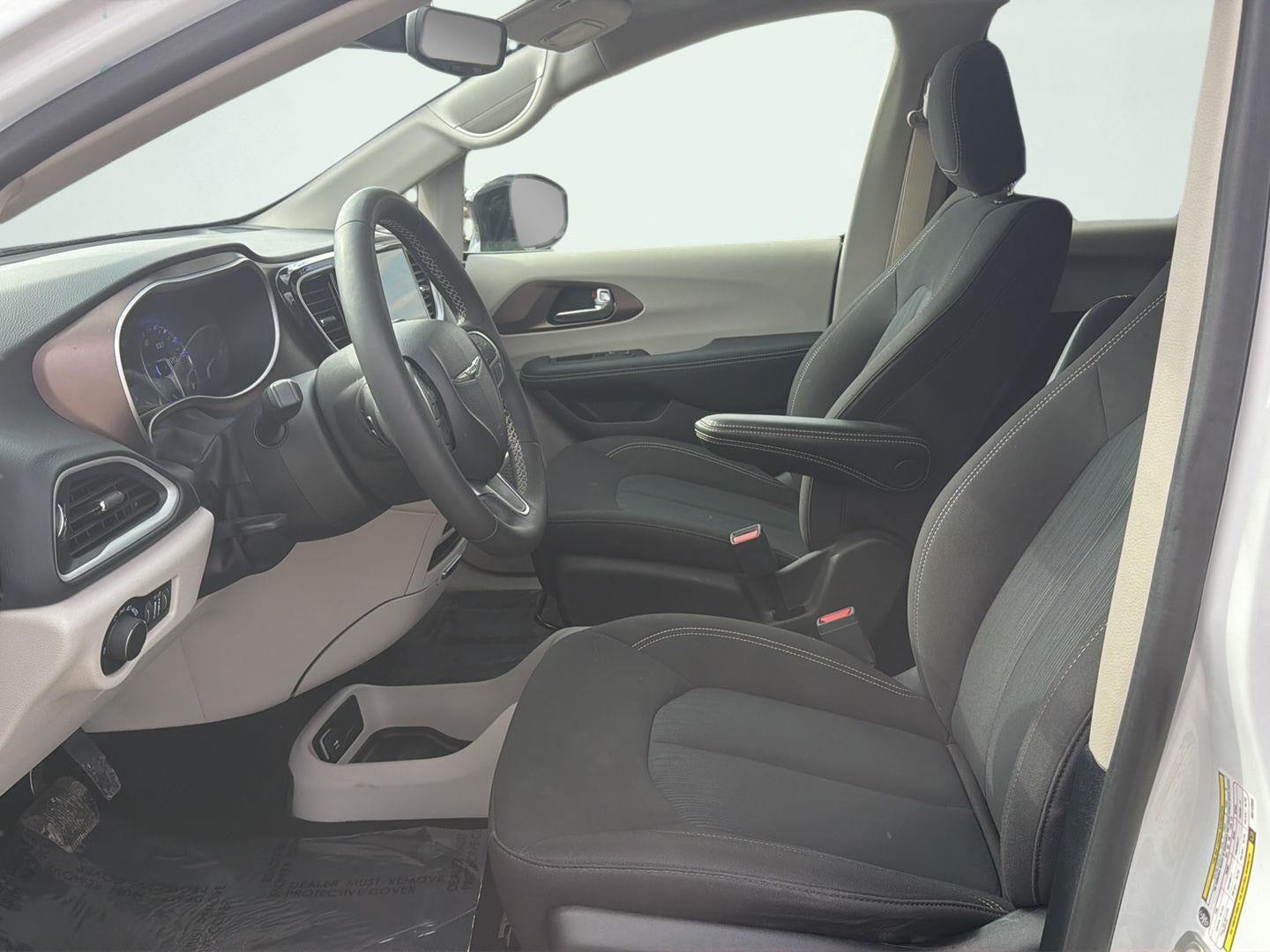 2024 Chrysler Voyager LX