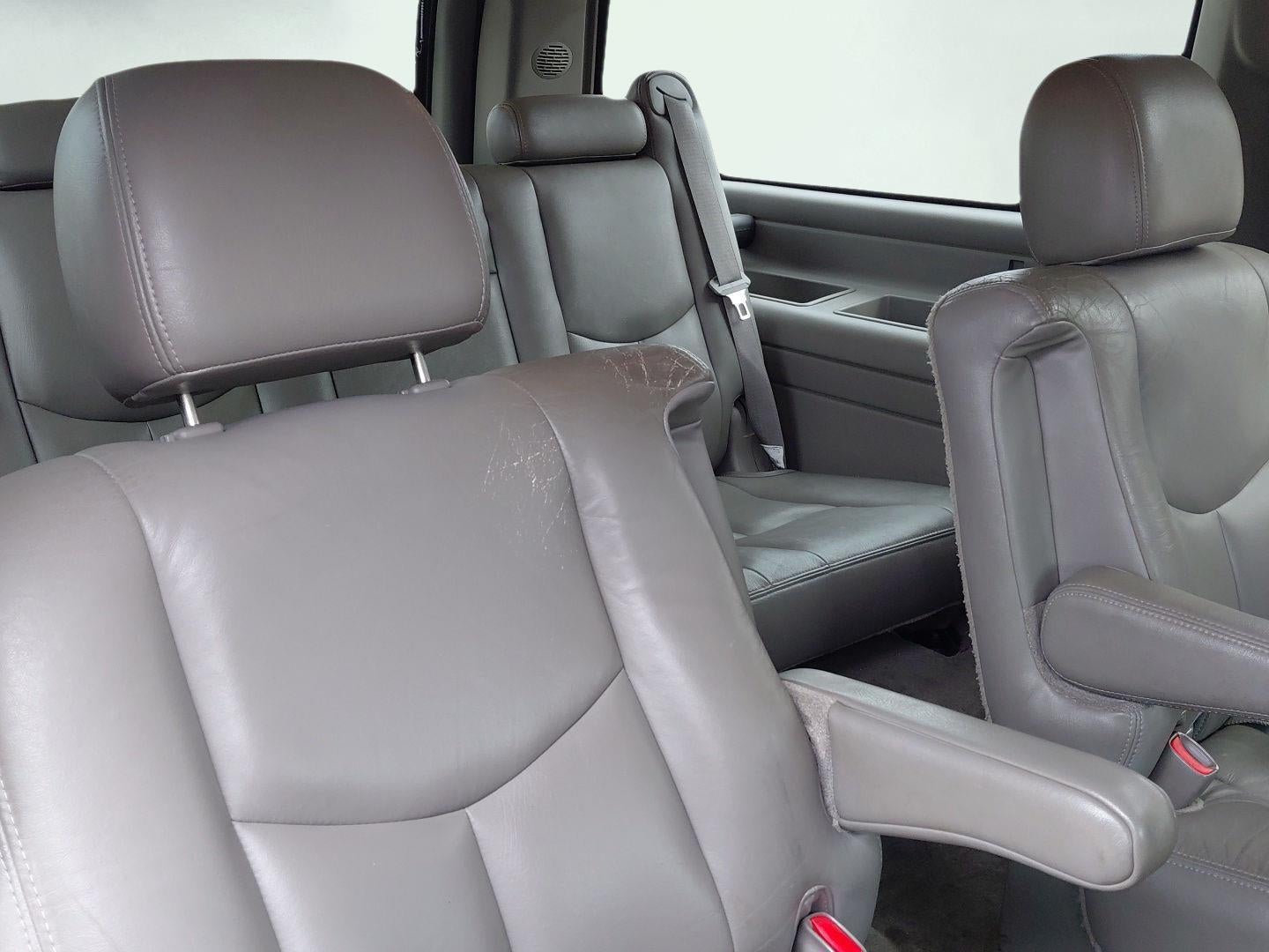 2004 Chevrolet Suburban LT