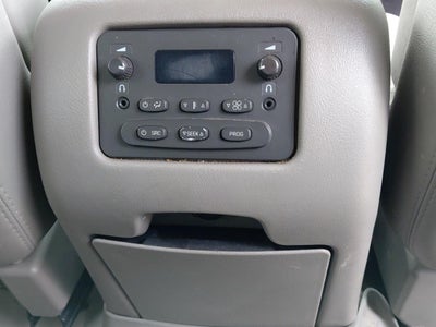 2004 Chevrolet Suburban LT