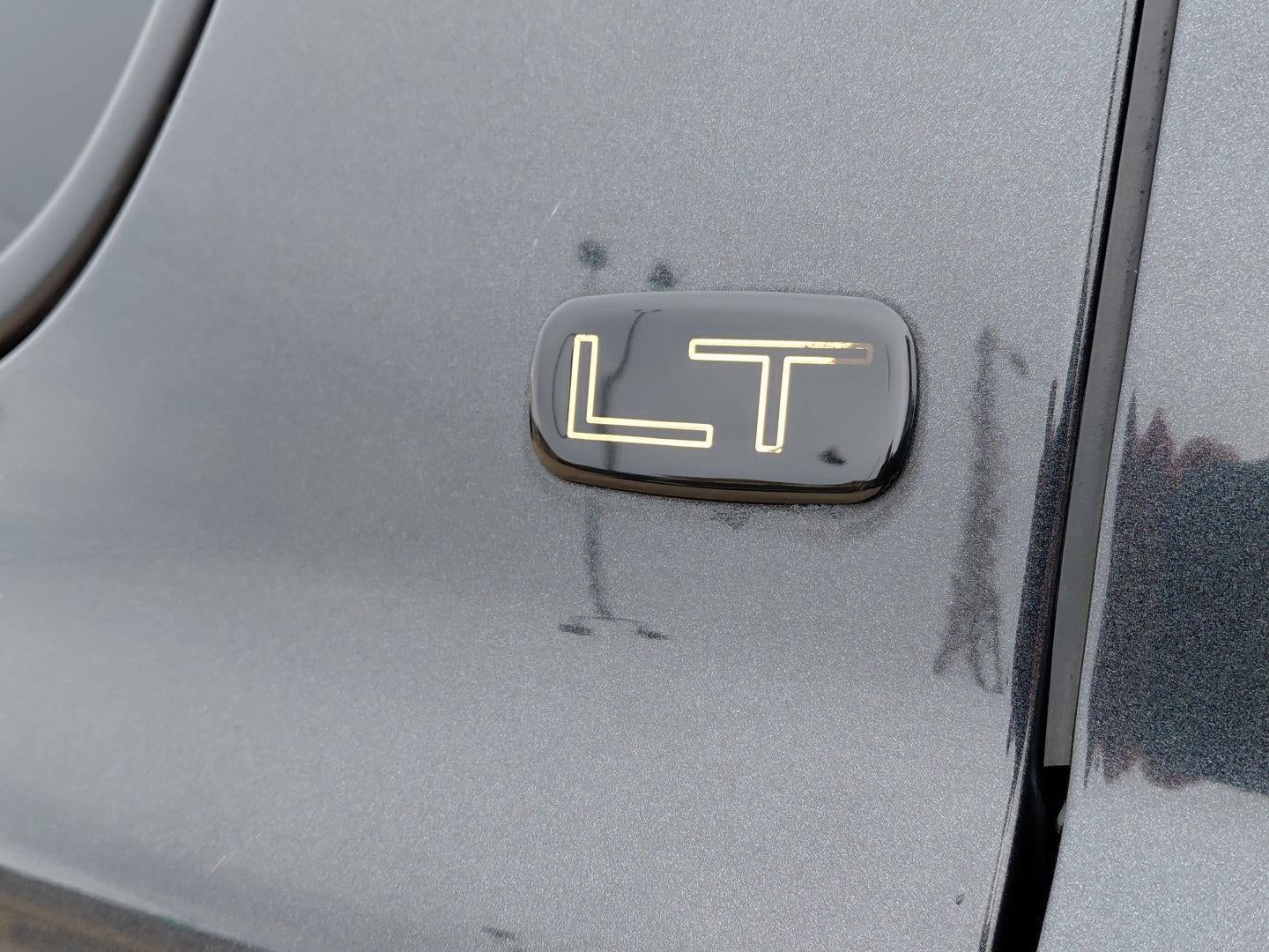 2004 Chevrolet Suburban LT