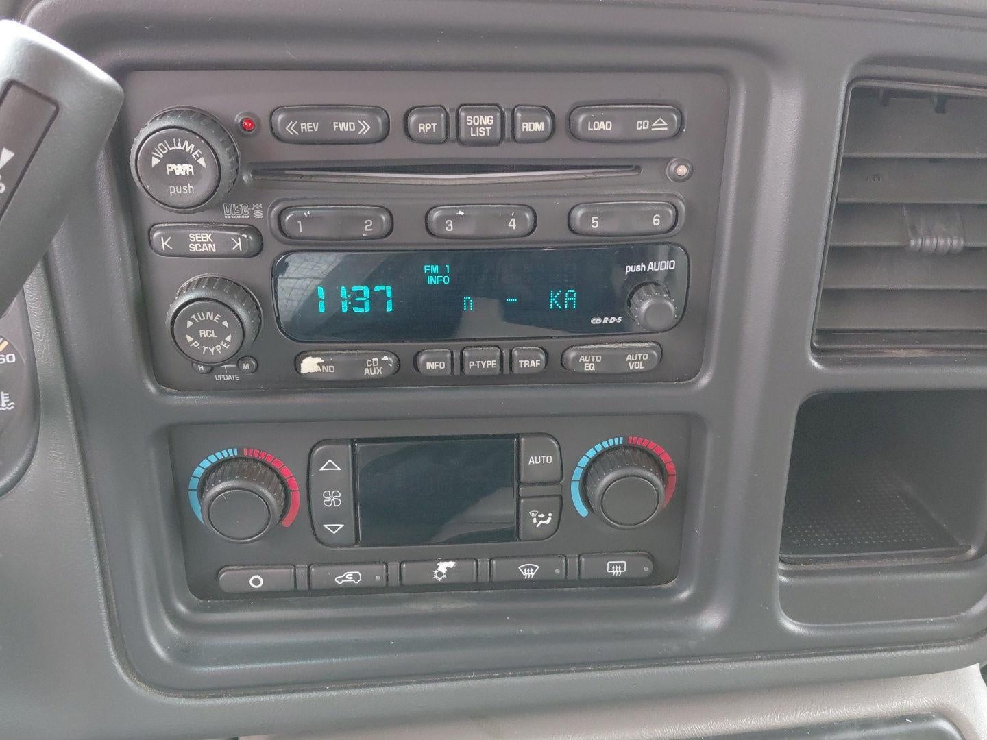 2004 Chevrolet Suburban LT