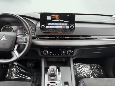 2024 Mitsubishi Outlander SE